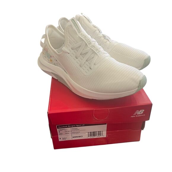 New Balance Womens 9 Sneakers White Flowers DynaSoft Nergize Sport v2 Slip On - Picture 2 of 11